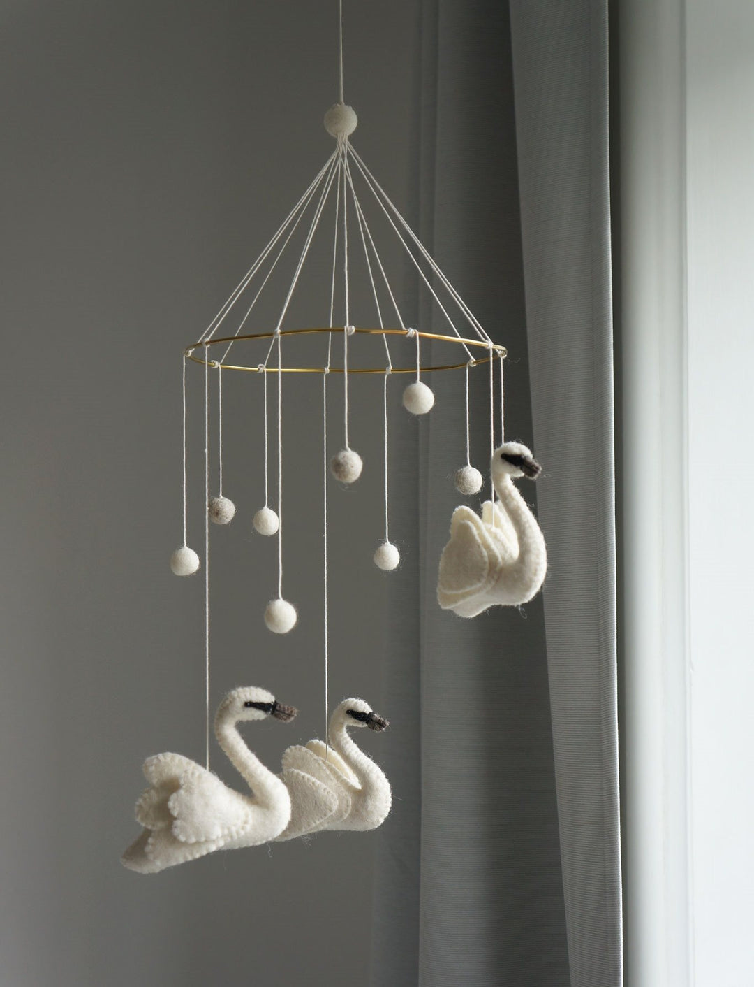 Gamcha - Baby Cot Mobile - Swans - Grey