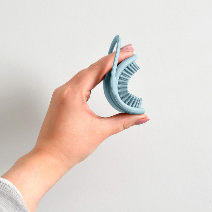 Shnuggle Baby Bath Brush - Blue - Mabel & Fox