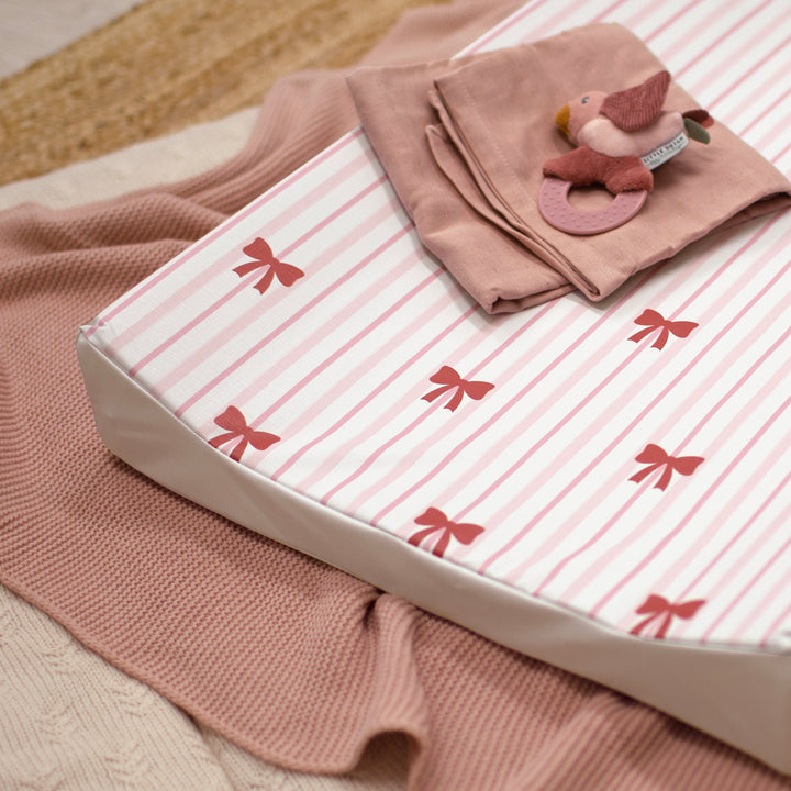Mabel & Fox - Wedge Baby Changing Mat - Bow Cute