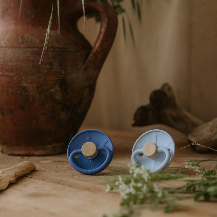 FRIGG - Little Viking - Round Latex 2-Pack Pacifiers - Harald/Knud - Size 1 - Mabel & Fox
