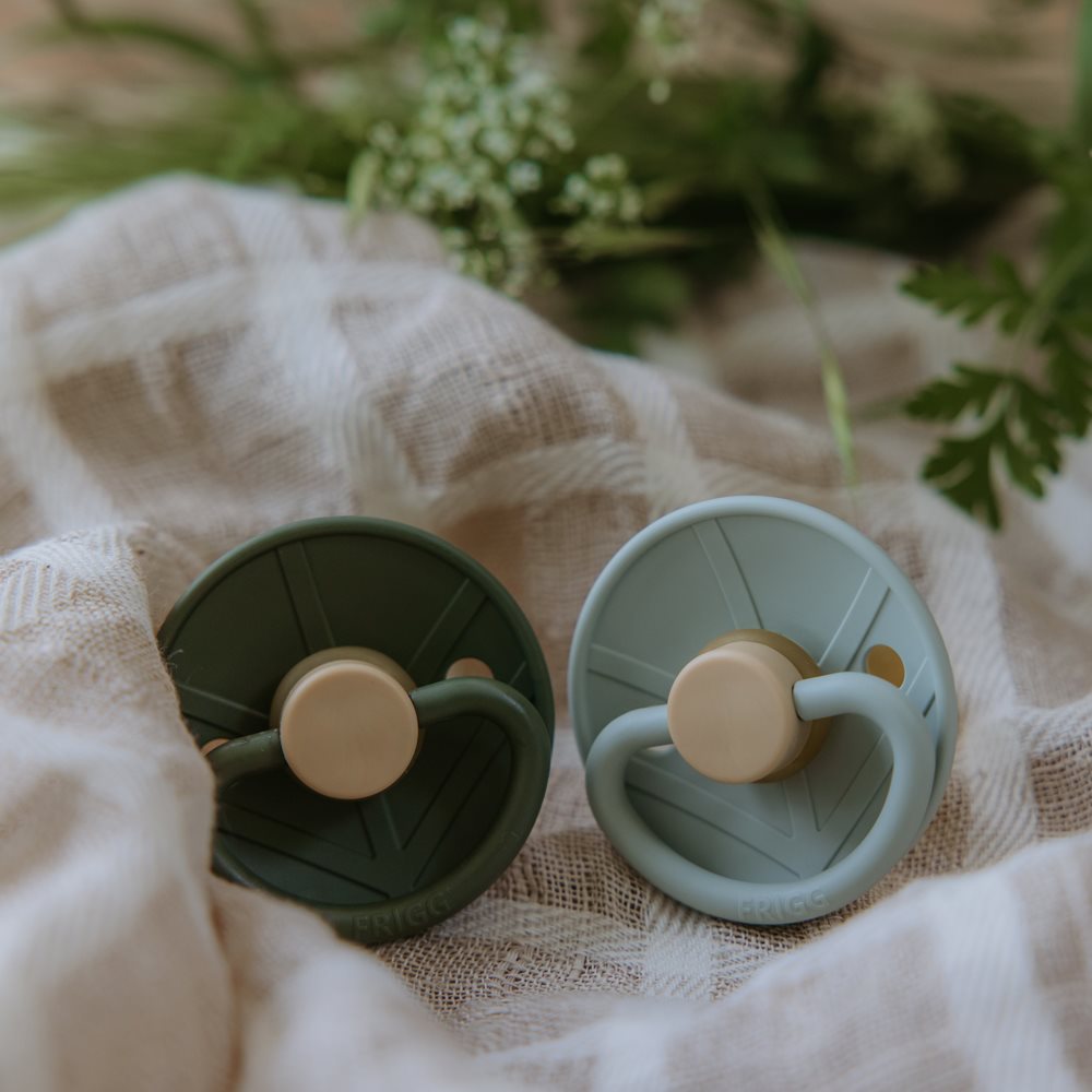 FRIGG - Little Viking - Round Latex 2-Pack Pacifiers - Holger/Ragnar - Size 1 - Mabel & Fox
