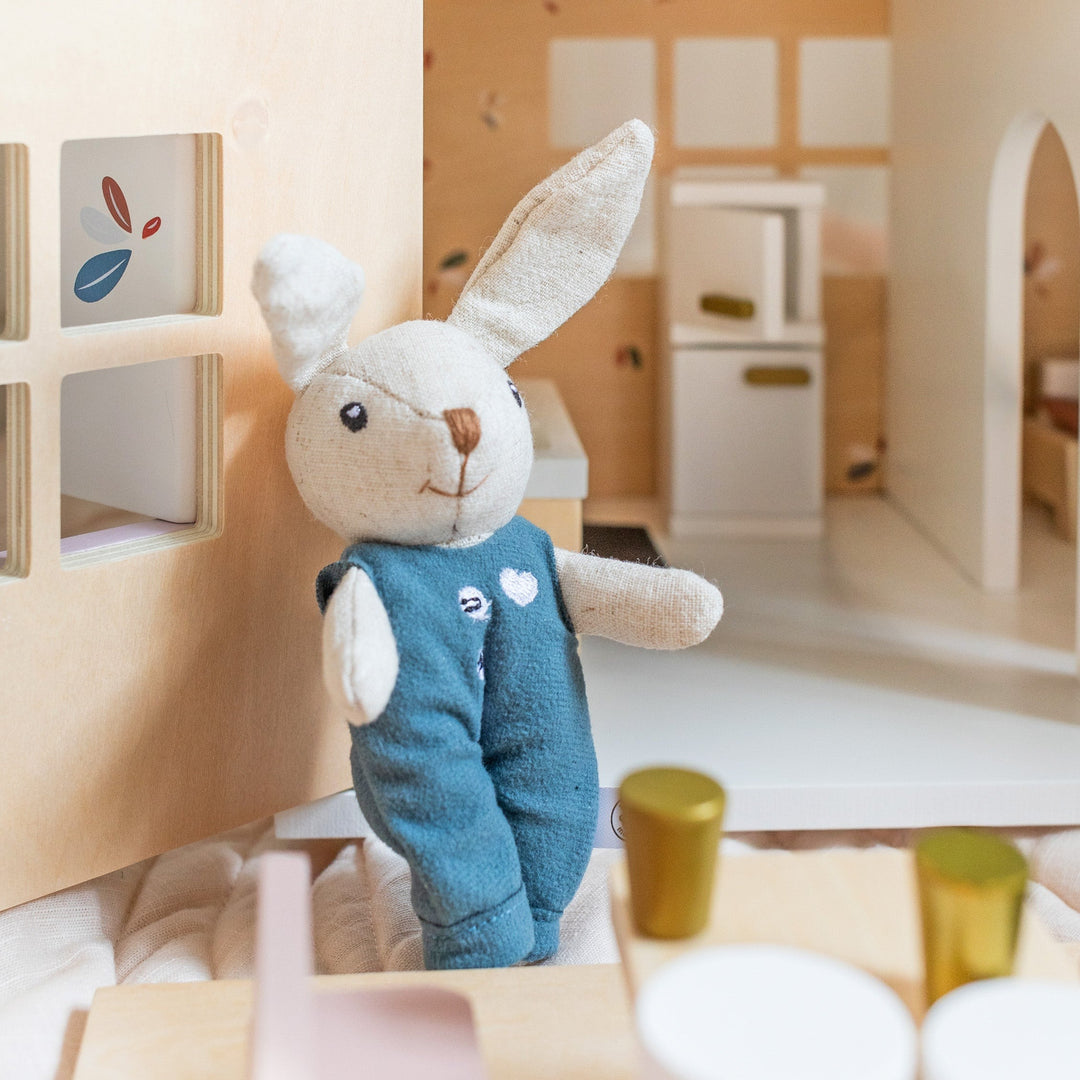 Speedy Monkey - Doll House Kitchen Set & 1 Character - Mabel & Fox