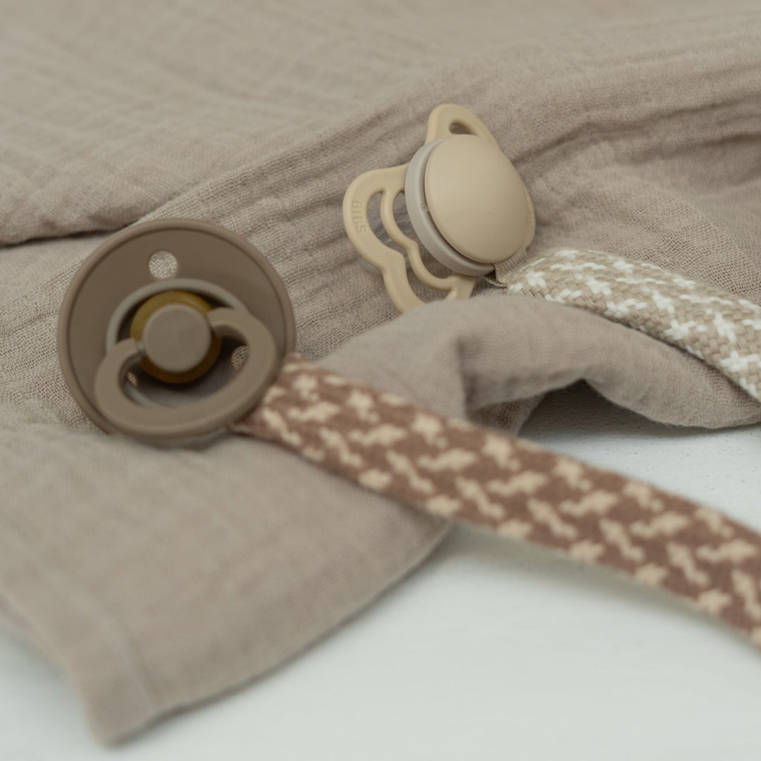 Bibs - Pacifier Clip - Dark Oak/Vanilla