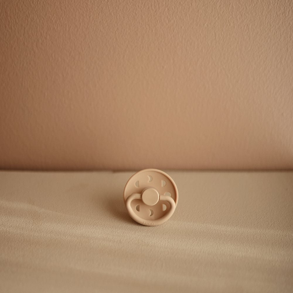 FRIGG - Moon Phase - Latex Dummy -  Croissant - Mabel & Fox