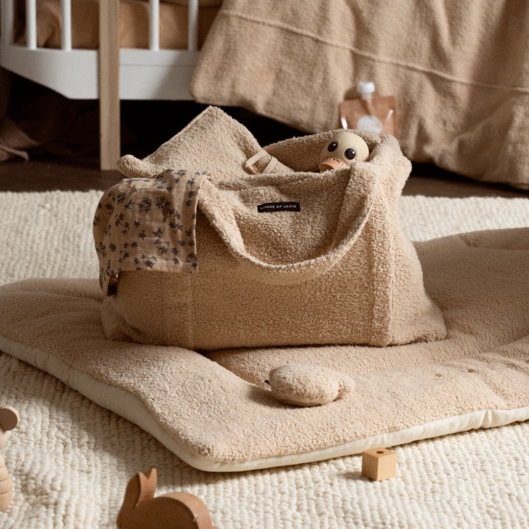 House of Jamie is a dutch lifestyle brand creating high quality baby and toddler products to last. Image features the House of Jamie nursery bag in oatmeal teddy.