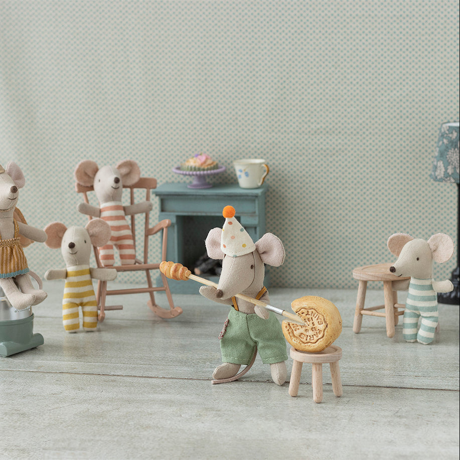 Maileg – Clown Clothes in Suitcase for Little Brother Mouse