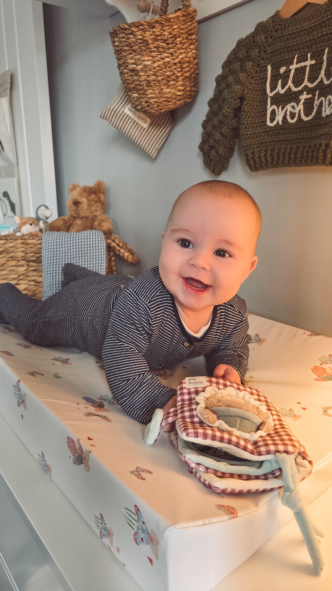 Mabel & Fox - Wedge Baby Changing Mat - Butterfly Mice - Mabel & Fox