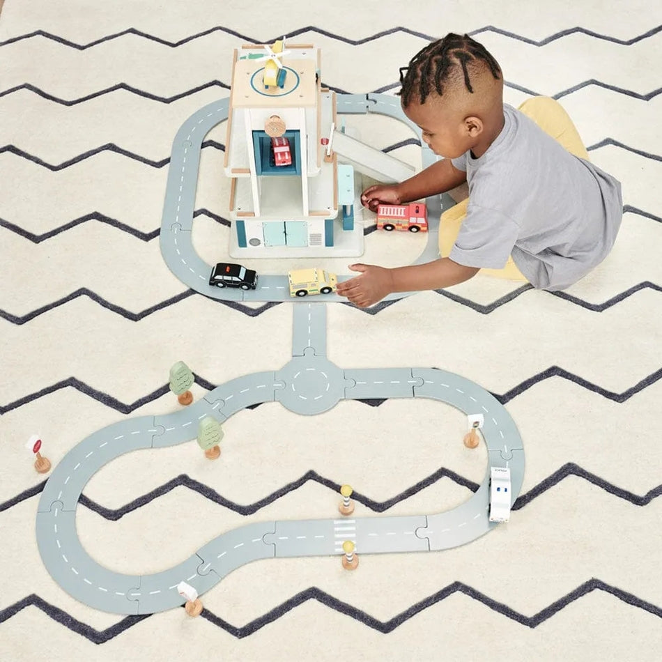 Great Little Trading Co. – Wooden Road Track with Accessories