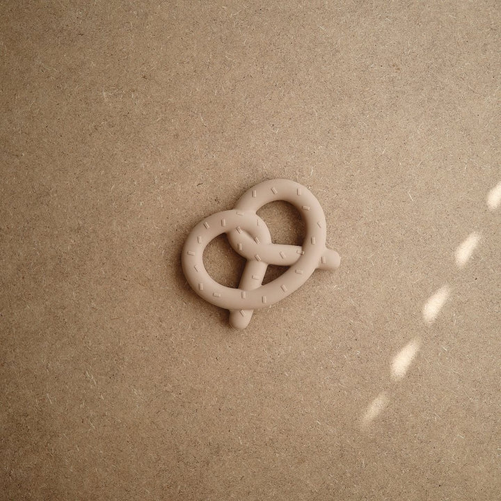 Mushie Teether - Pretzel - Natural