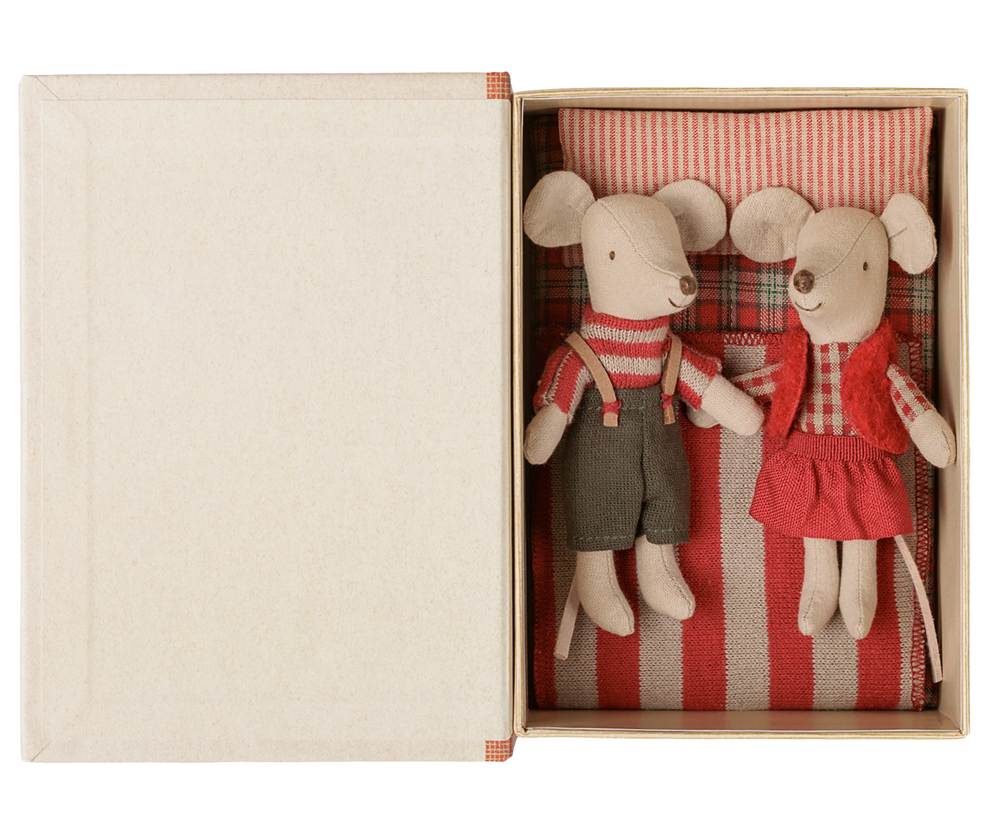 Maileg - Christmas Twin Mice, Little Sister and Brother in Book