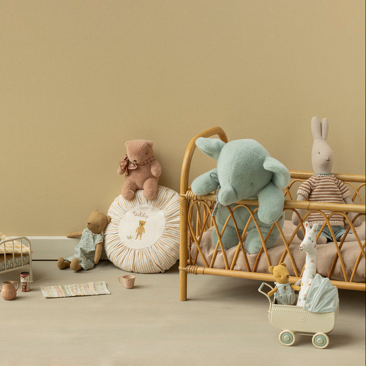 Maileg - Elephant Plush, Medium - Soft Mint