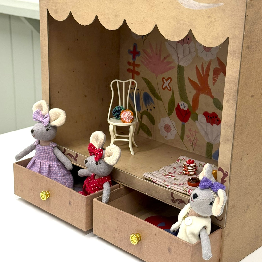 LEVLOVS - Theatre Box