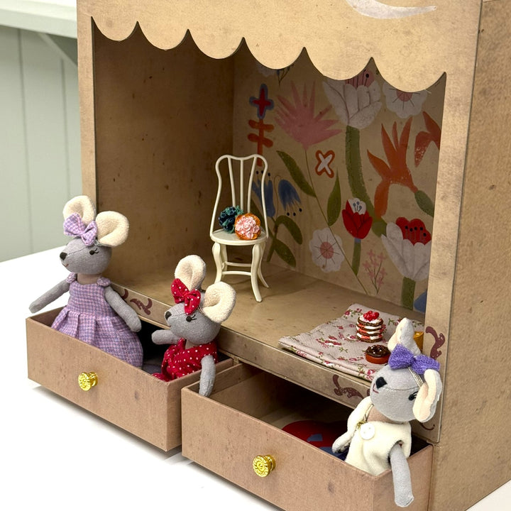 LEVLOVS - Theatre Box