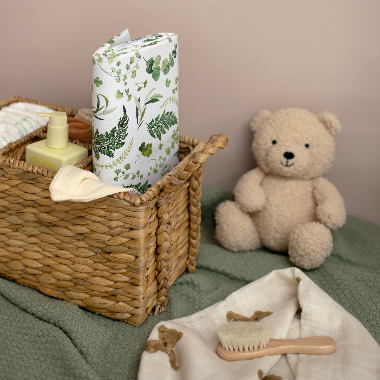 Mabel & Fox changing mat ‘Evergreen’ — award‑winning, easy‑clean surface