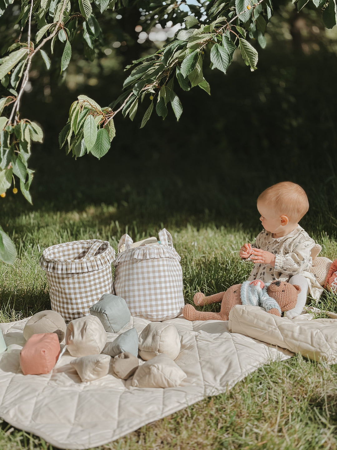 Mabel & Fox - Gingham Ruffle Basket - Green