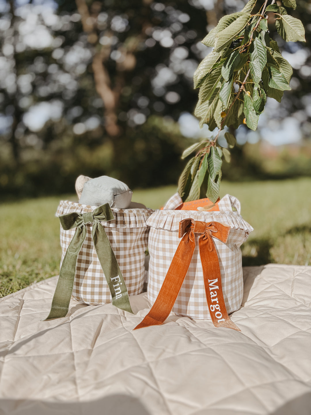 Mabel & Fox - Personalised Beige Gingham Ruffle Basket - Velvet Bow