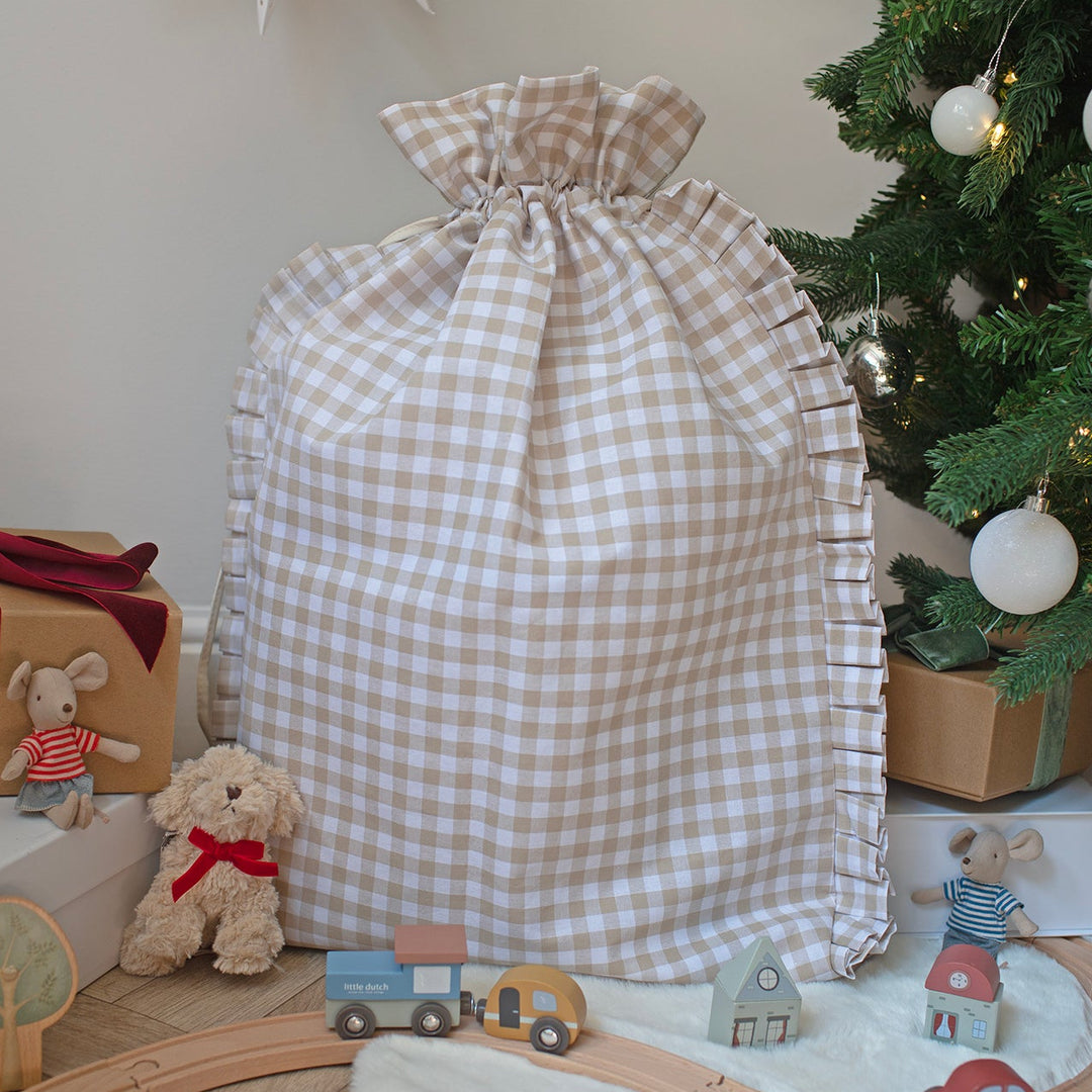 Mabel & Fox - Beige Gingham Ruffle Gift Sack