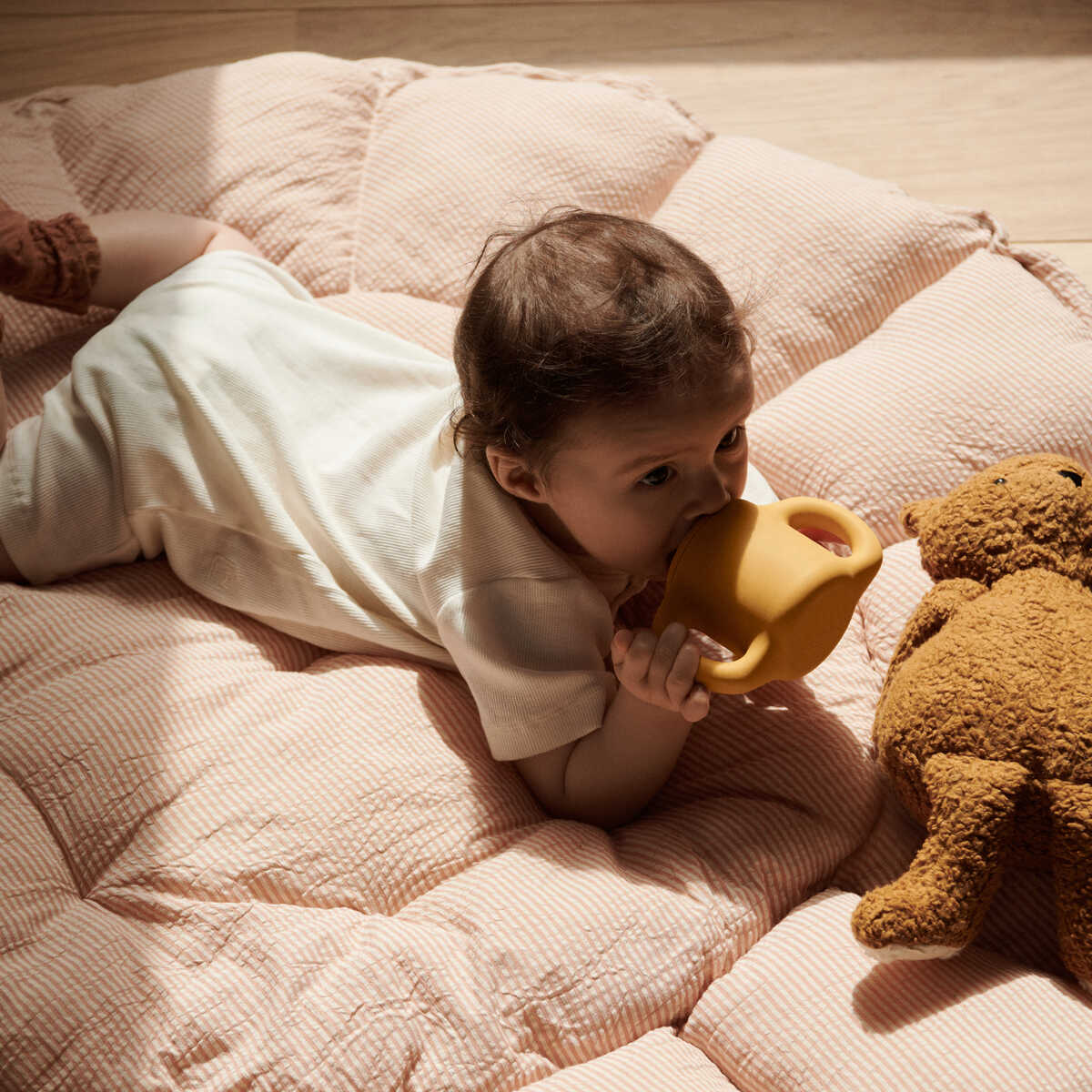 Liewood - Ola Baby Nest - Stripe Tuscany Rose / Sandy – Mabel & Fox