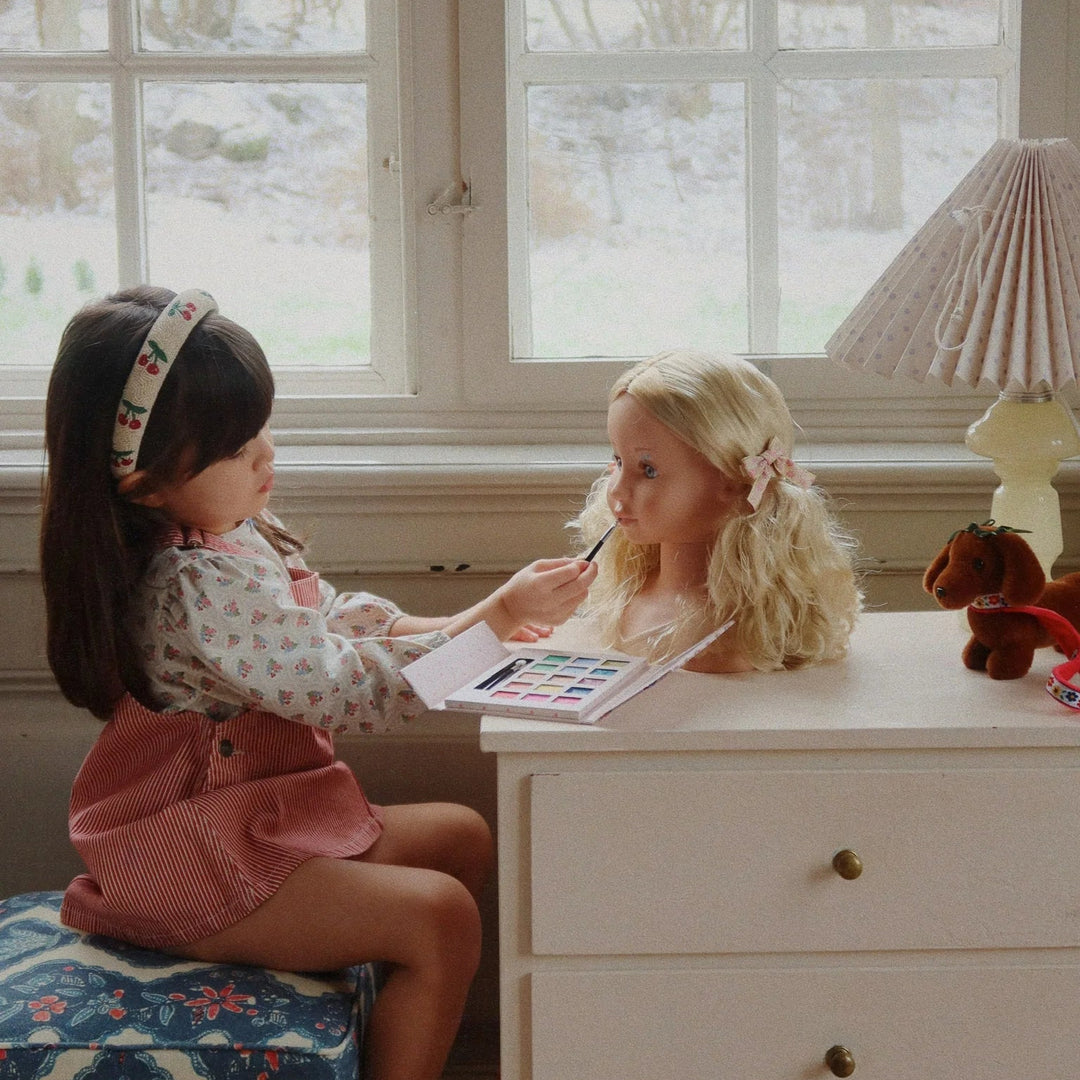 Konges Slojd - Lili Make Up Salon