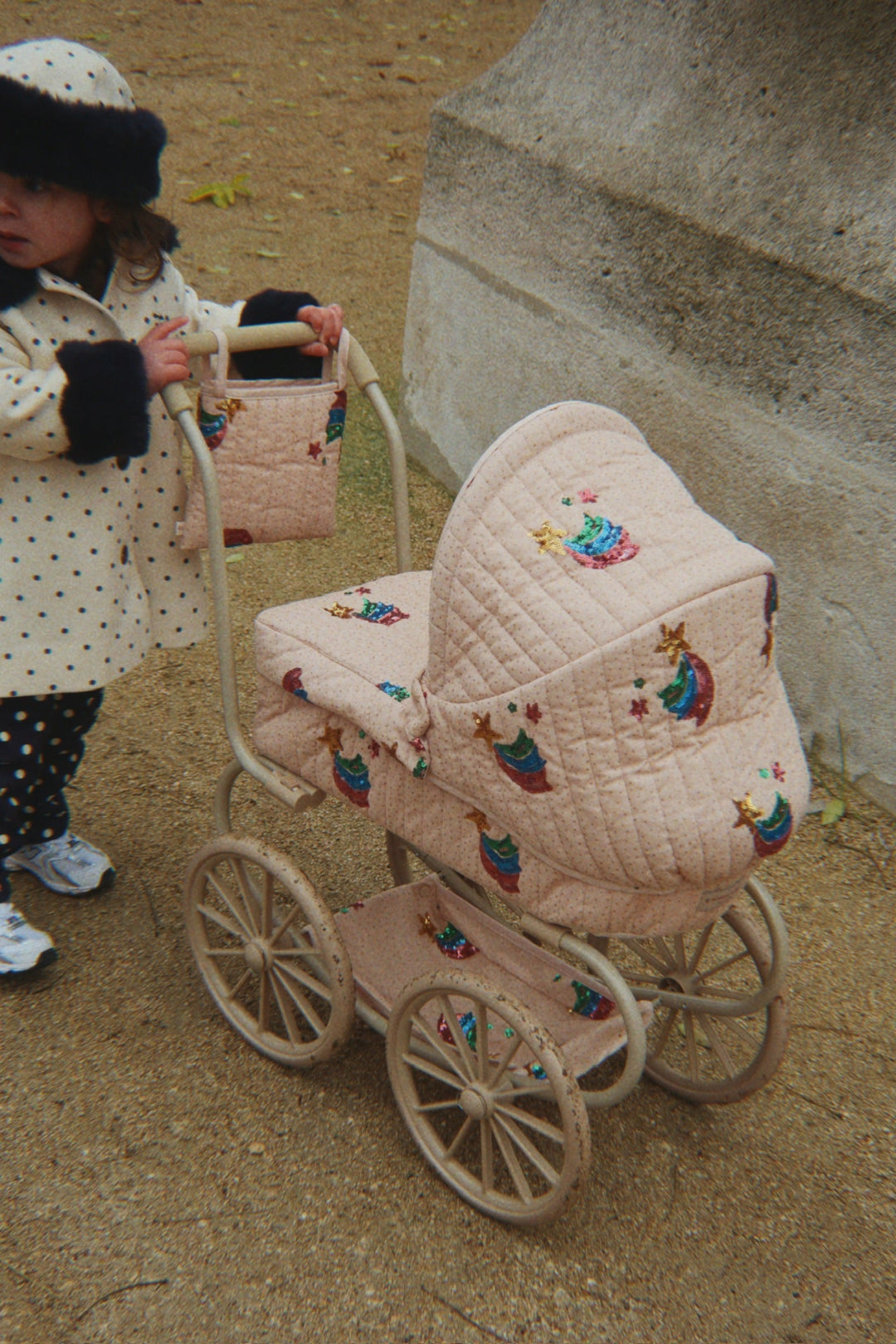 Konges Slojd – Minnie Tulle Doll Pram – Rainbow Star