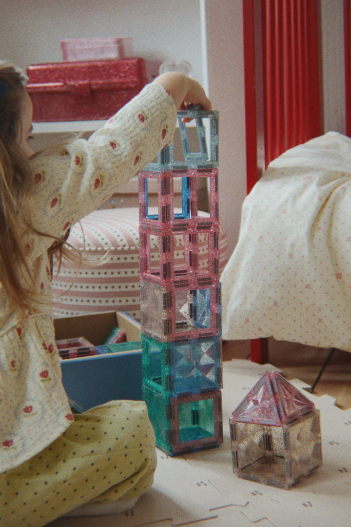 Konges Slojd – Piece by Piece Magnetic Build – Glitter (100 Pieces)