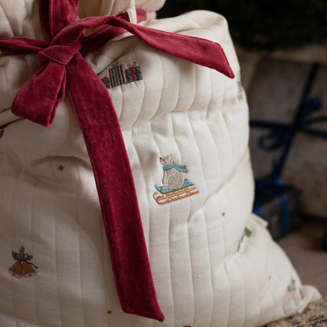 Avery Row - Christmas Sack - Bear Club Friends - Mabel & Fox