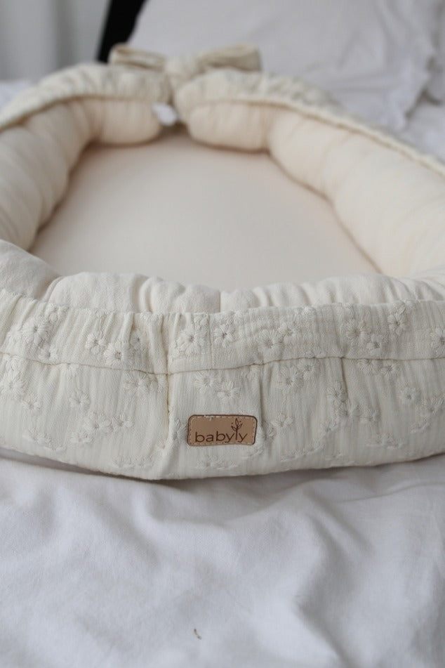 Babyly - Embroidery Babynest With Bow - Light Beige