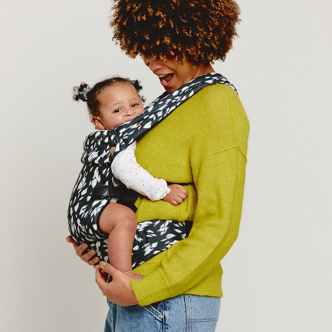 Bizzi Growin - Nomad Air Baby Carrier -  Monochrome Orca Print