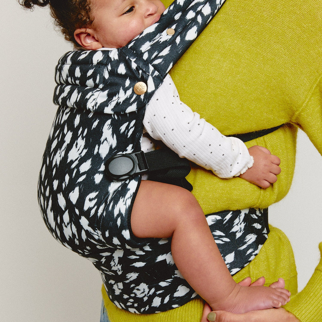 Bizzi Growin - Nomad Air Baby Carrier -  Monochrome Orca Print