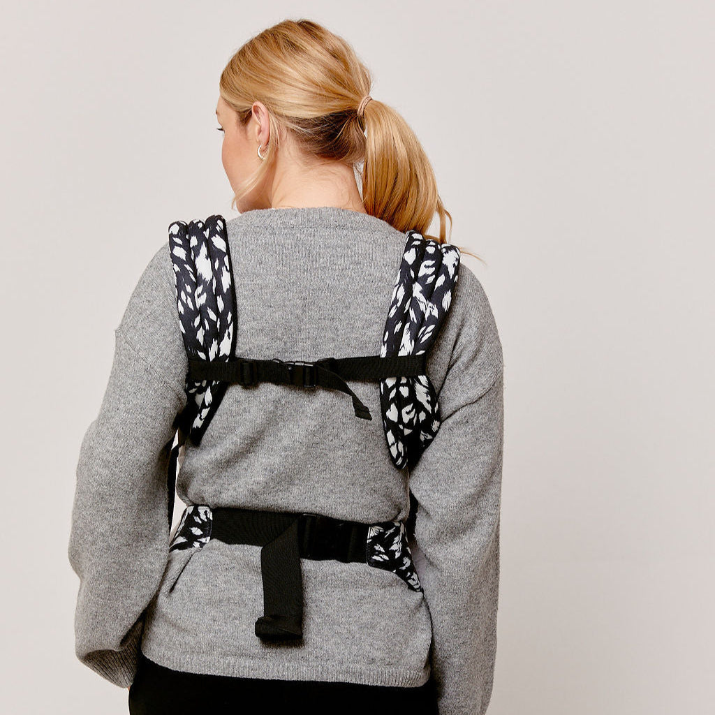 Bizzi Growin - Nomad Air Baby Carrier -  Monochrome Orca Print