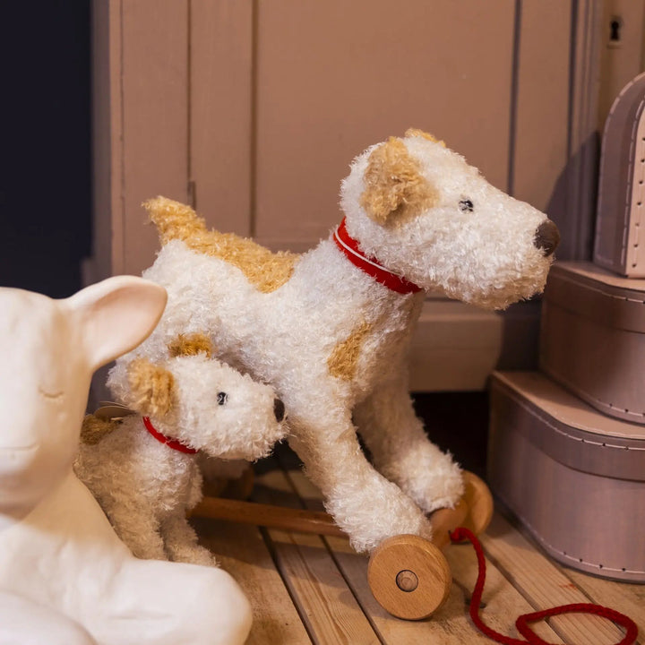 Egmont Toys - Pull Along Elliot Dog - Mabel & Fox