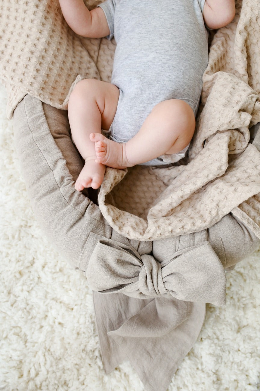 Babyly - Baby Nest With Bow - Beige Linen