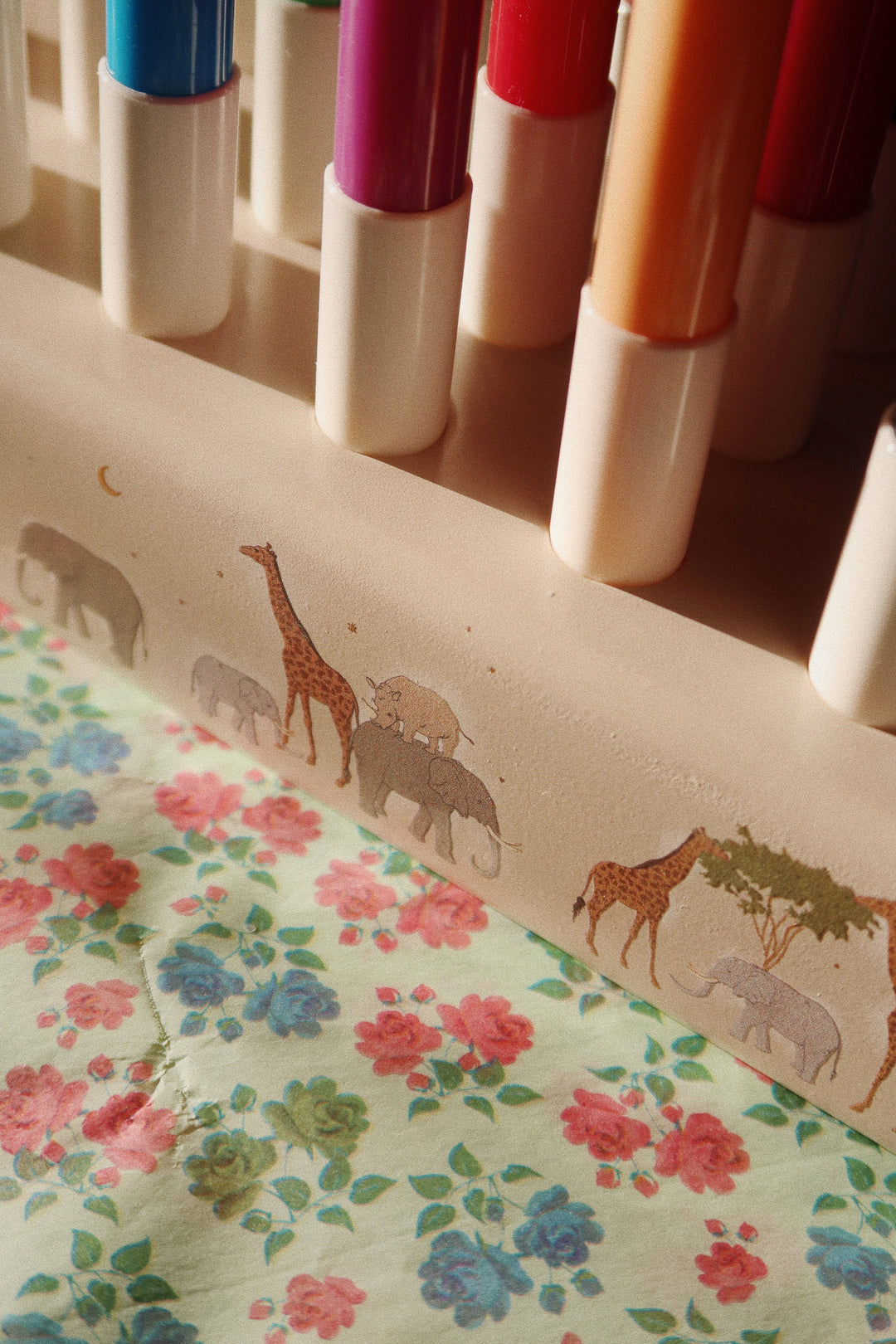 Konges Slojd - Markers In Wooden Block 24 Peice Set - Safari