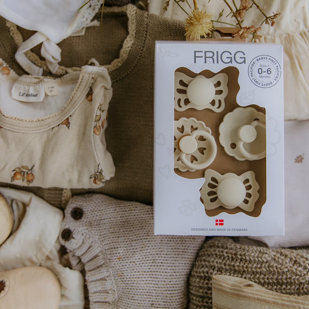 FRIGG - First Pacifier - Floral Heart - Cream (4 Pack) - Mabel & Fox