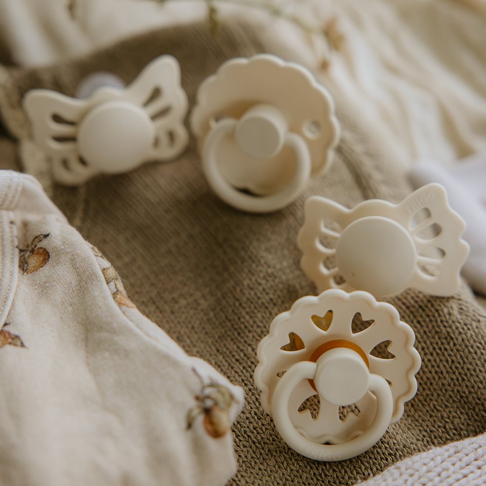 FRIGG - First Pacifier - Floral Heart - Cream (4 Pack) - Mabel & Fox