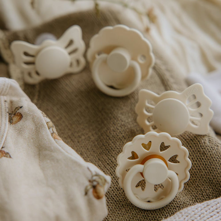 FRIGG - First Pacifier - Floral Heart - Cream (4 Pack) - Mabel & Fox