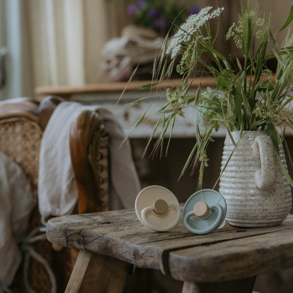 FRIGG - Little Viking - Round Latex 2-Pack Pacifiers - Holger/Sigrid - Size 1 - Mabel & Fox