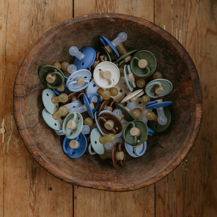 FRIGG - Little Viking - Round Latex 2-Pack Pacifiers - Knud/Sigrid - Size 1 - Mabel & Fox