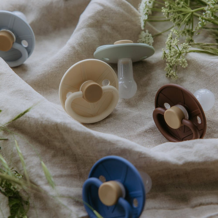 FRIGG - Little Viking - Round Latex 2-Pack Pacifiers - Knud/Sigrid - Size 1 - Mabel & Fox