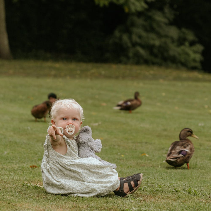 FRIGG - Pacifier -  Cinnamon Charm - Size 2 (6 Pack) - Mabel & Fox