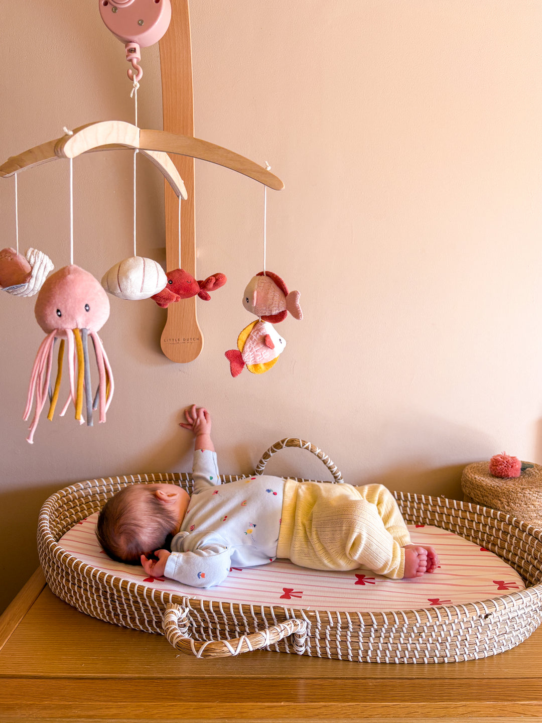 Mabel & Fox - Basket Changing Mat - Bow Cute