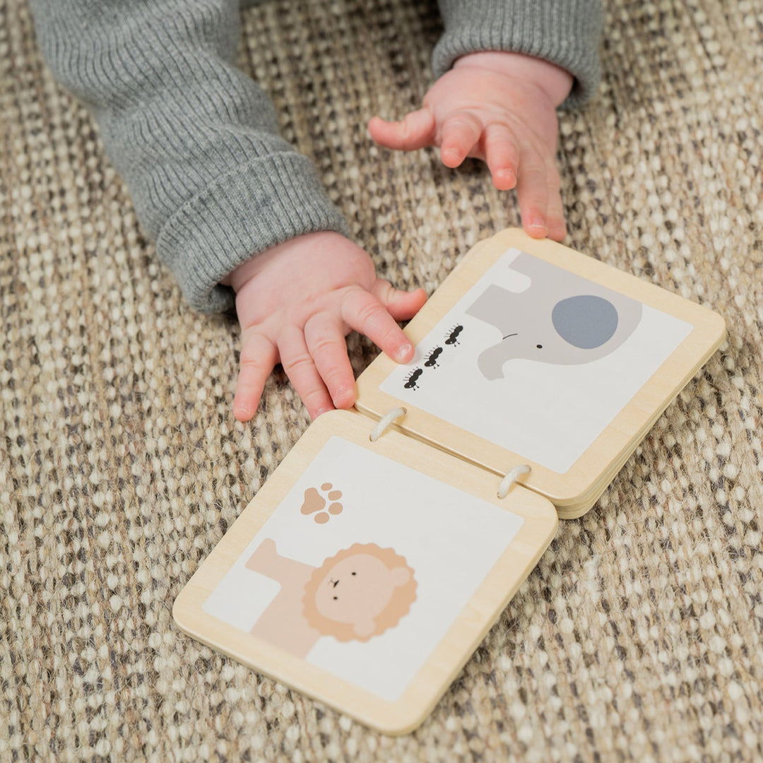 Jabadabado - Play and Learn Box - 6-12 Months - Mabel & Fox