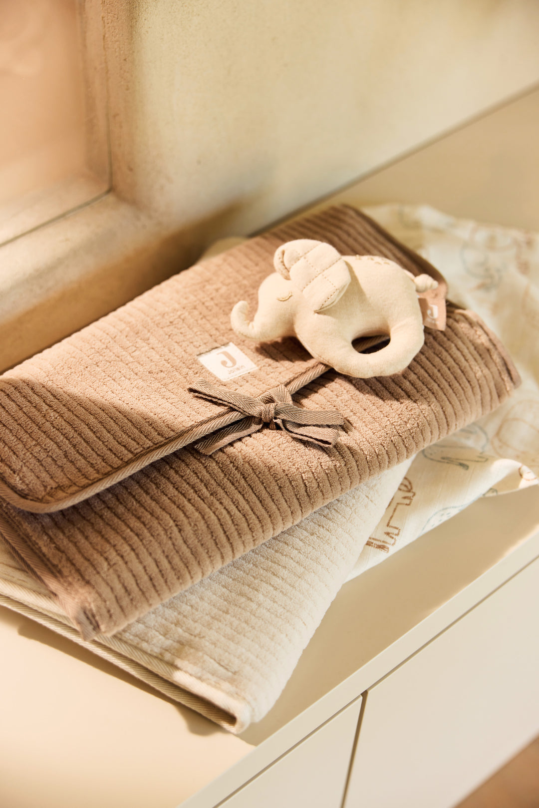 Jollein - Changing Pad With Storage Pockets - Cloudy Rib - Milky Coffee - Mabel & Fox