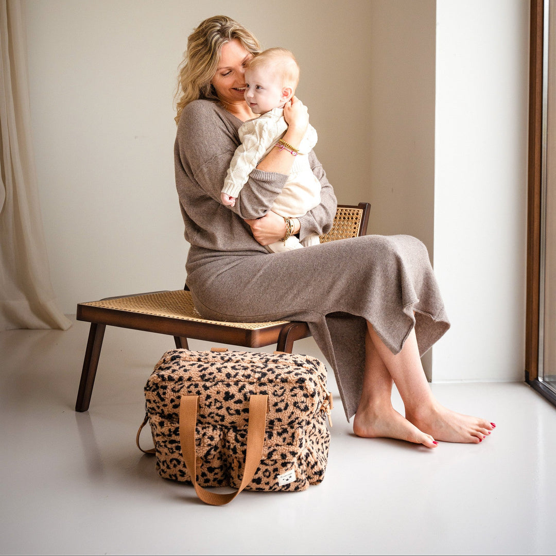 Kidzroom – Changing Bag Carry Allure – Beige Panther - Mabel & Fox