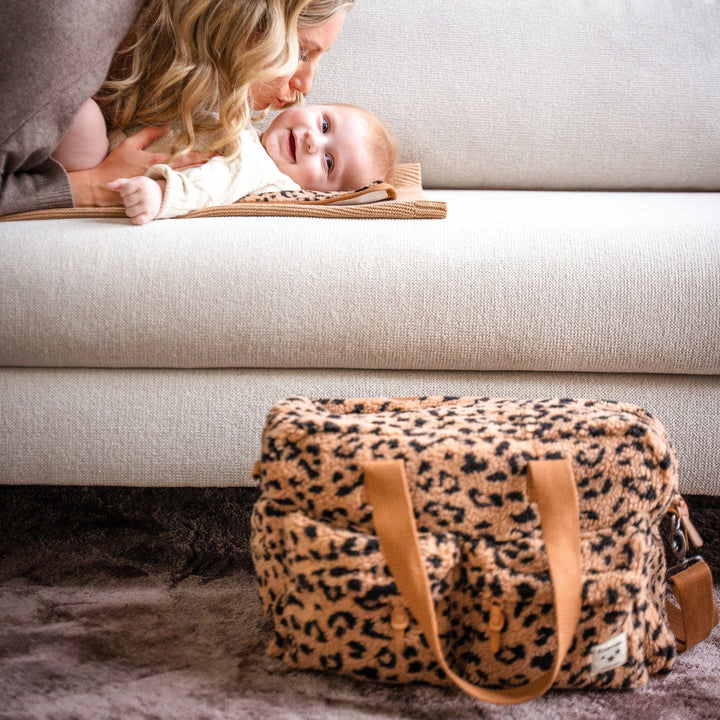 Kidzroom – Changing Bag Carry Allure – Beige Panther - Mabel & Fox