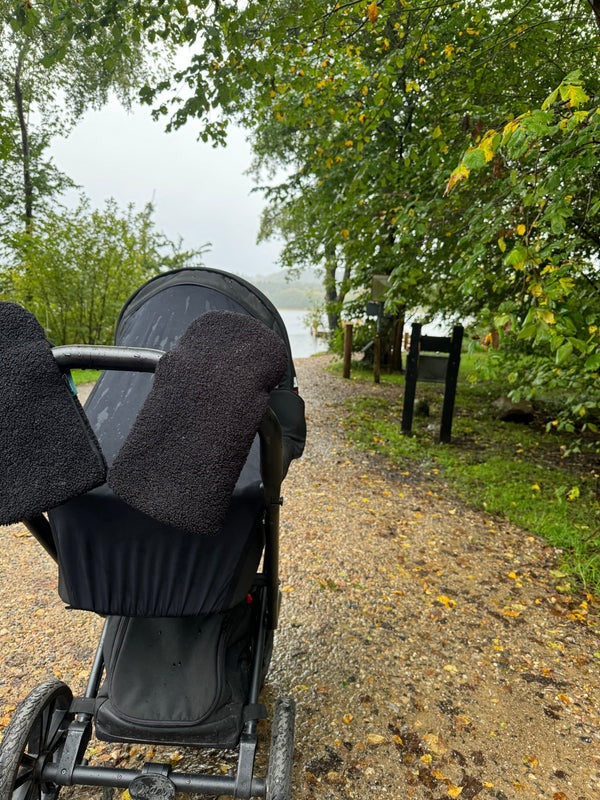 Kong Walther - Stroller Gloves - Black Teddy - Mabel & Fox