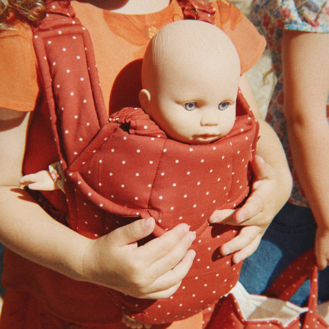 Konges Slojd – Doll Carrier – Fraise Dot - Mabel & Fox