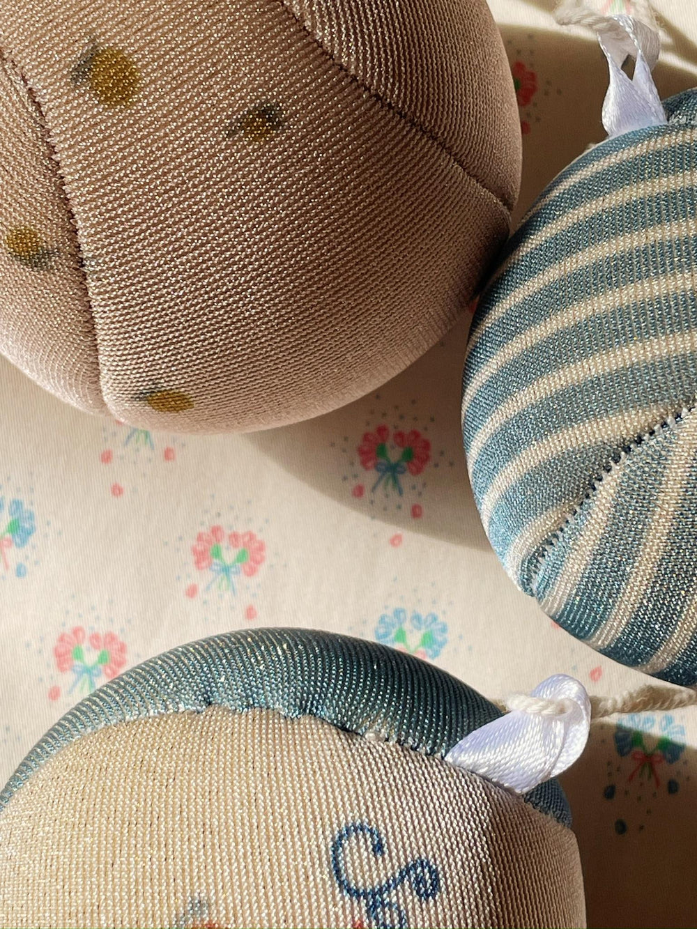 Konges Slojd- Neoprene Beach Ball - Lemon  (3 Pack) - Mabel & Fox