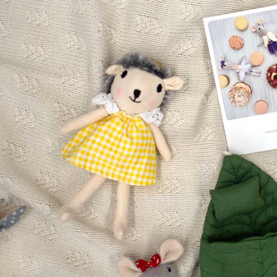 LEVLOVS - Hedgehog Girl In Box - Mabel & Fox