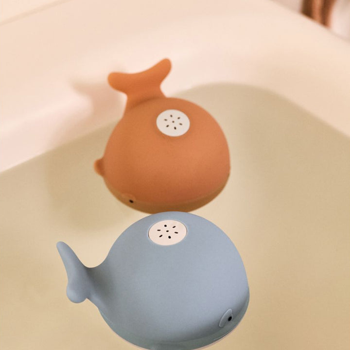 Liewood - Galen Bath Sprinkler Whale - Pale Tuscany